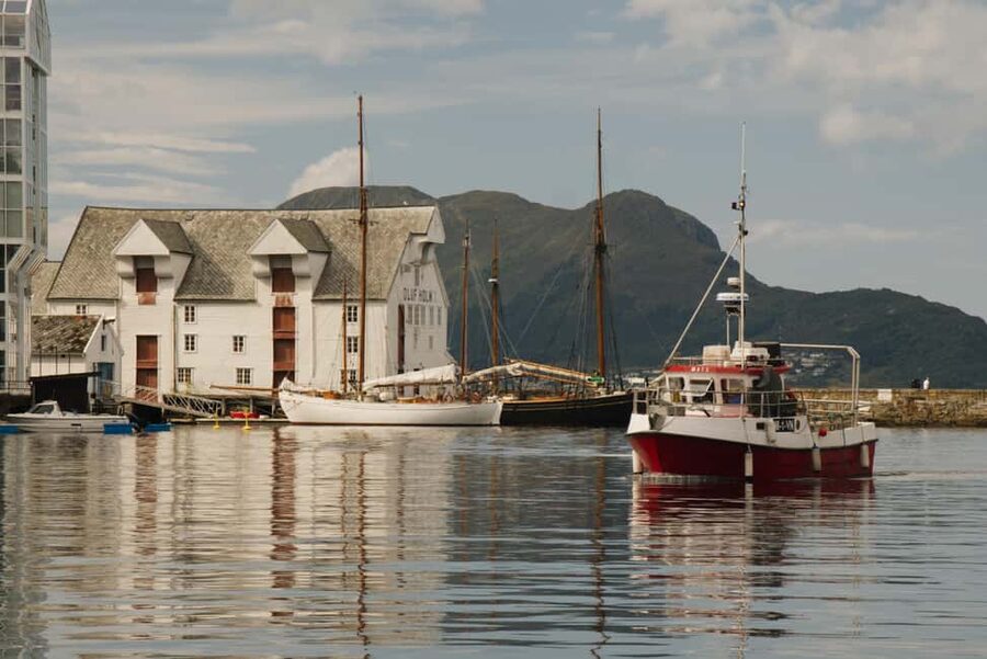 City walk in Ålesund: Art Nouveau, sea views, and insider tips - Why Ålesund makes such a good walking-tour town
