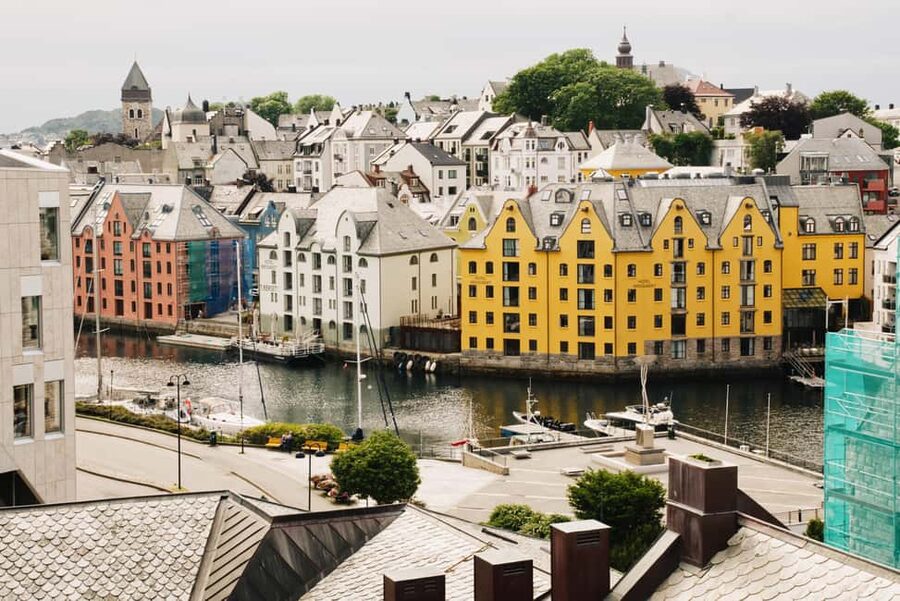 City walk in Ålesund: Art Nouveau, sea views, and insider tips - What the $61 price gives you