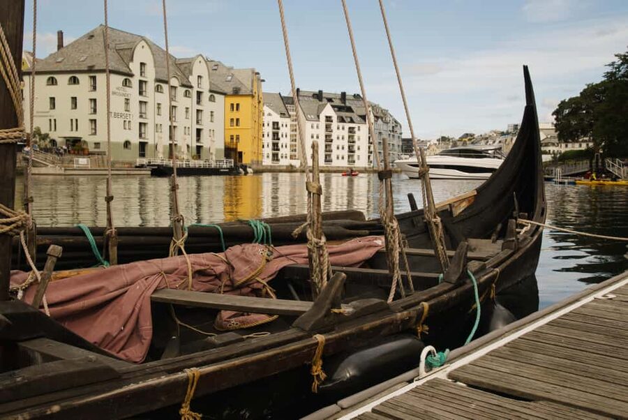 City walk in Ålesund: Art Nouveau, sea views, and insider tips - Starting beside the Fisherman Boy