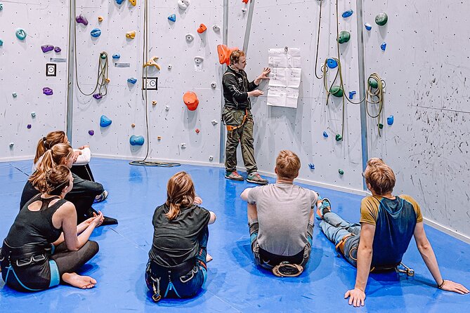 Climbing in Mørkvedhallen Klatresenter - Rope routes for a steady first climb