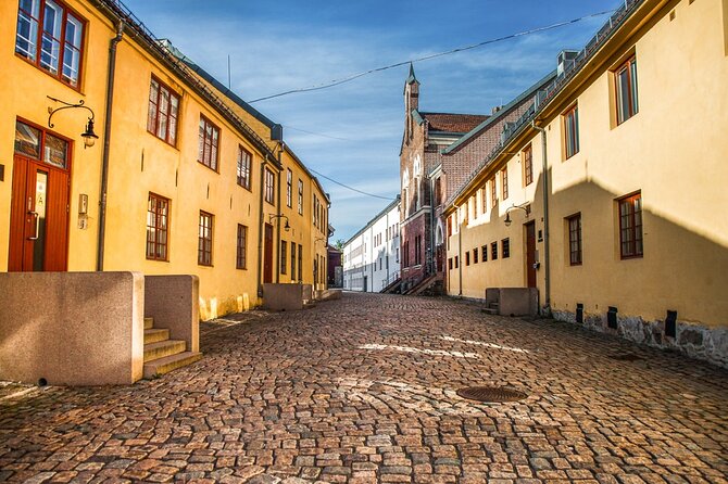 Discover Oslo: Self Guided Audio Tour - City Hall brings art and public life into the route