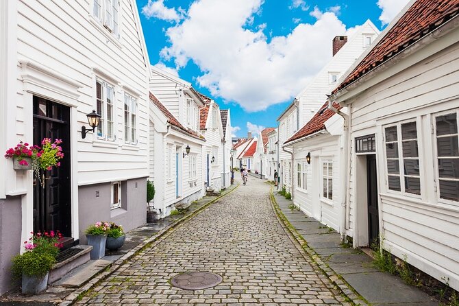 Discover Sensational Stavanger: Self-Guided Audio Tour - Starting near Vågen and finding your bearings