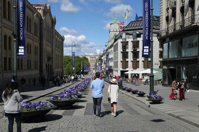 Downtown Oslo: Self-Guided Highlights and History Audio Tour - Starting at Rådhusplassen and heading toward the waterfront