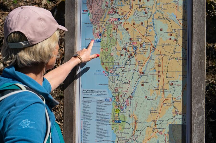 Drøbak: Guided walk along the coastal path and the forest - Old ice ponds and Norway’s working past