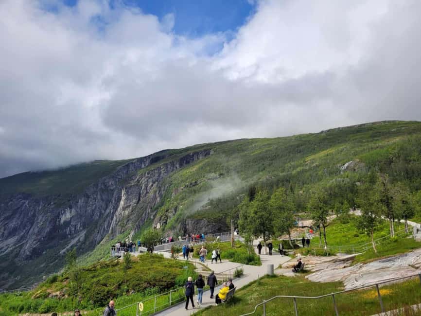 Eidfjord: Vøringsfossen Waterfalls Round-Trip Shuttle - Ninety minutes around the waterfall