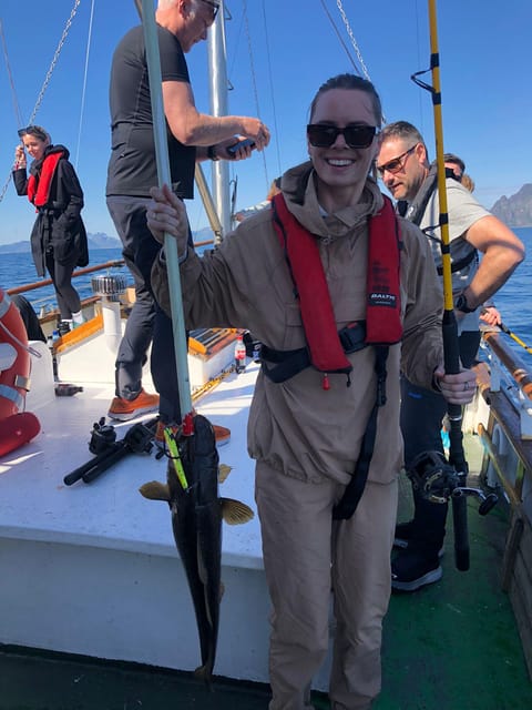 Fishing trip from Henningsvær - Setting out from the yellow Lofoten Opplevelser building