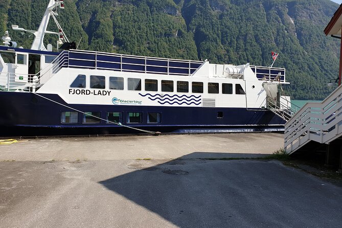 Fjord Cruise to Sognefjord and Bøyabreen Glacier - Changing boats at Balestrand