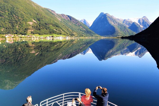 Fjord Cruise to Sognefjord and Bøyabreen Glacier - Bøyabreen Glacier: impressive setting, limited time
