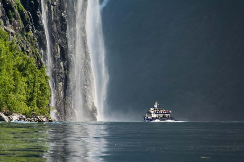 From Ålesund: Round Trip Fjord Cruise to Geirangerfjord - The first 75 minutes across Storfjorden