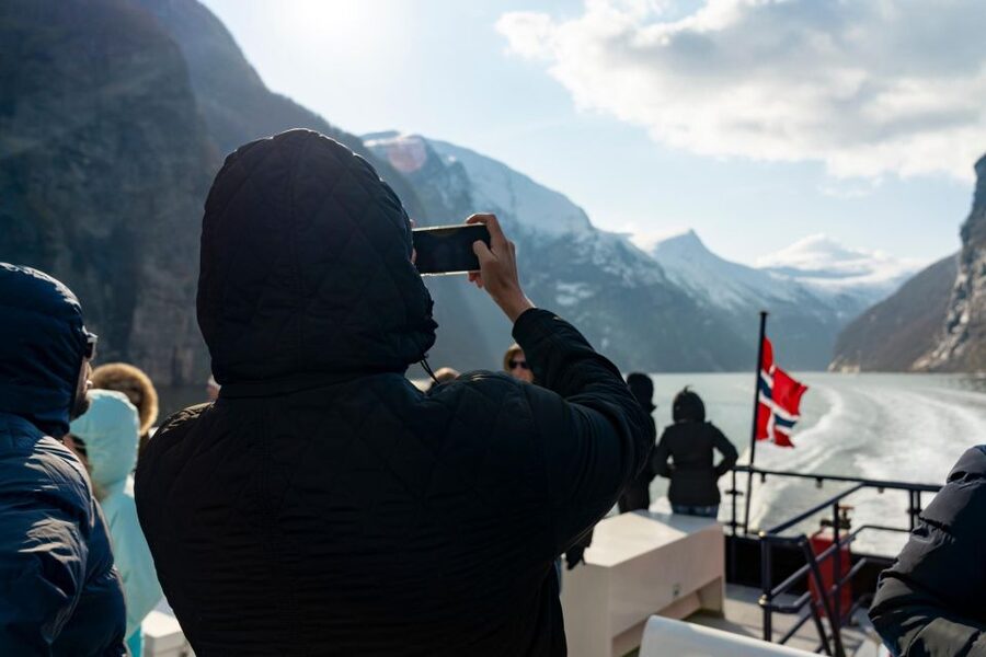 From Ålesund: Winter Fjord Cruise to Geirangerfjord - Choose between the 327-step waterfall walk and the bus