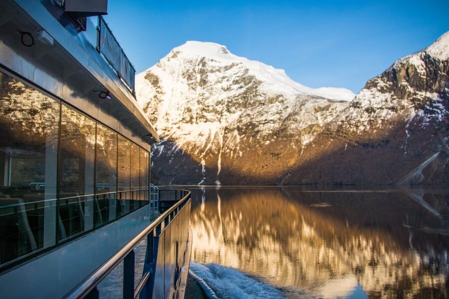 From Ålesund: Winter Fjord Cruise to Geirangerfjord - Why the winter season changes the fjord
