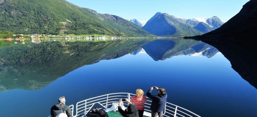 From Balestrand: Fjord Cruise to Fjærland- Round trip - Watching Fjærlandsfjorden from the water