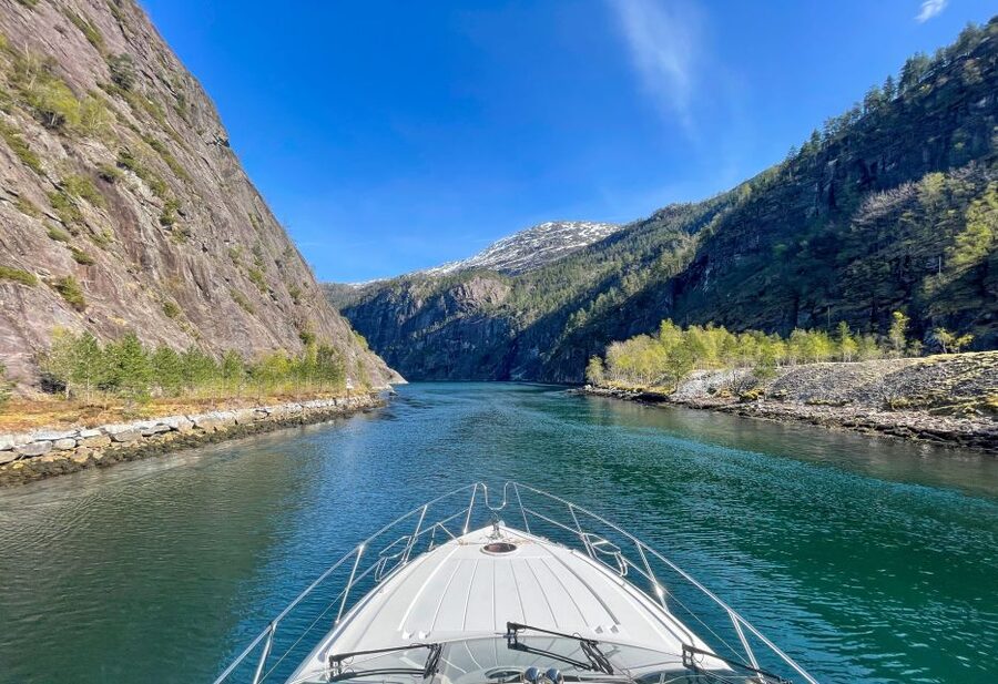 From Bergen: Modalen Private Fjord Cruise with Waterfalls - A cold swim beneath the waterfall