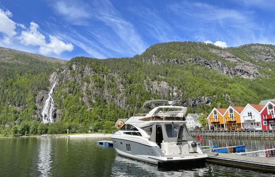 From Bergen: Modalen Private Fjord Cruise with Waterfalls - Slow views through Sandviken and Eidsvåg