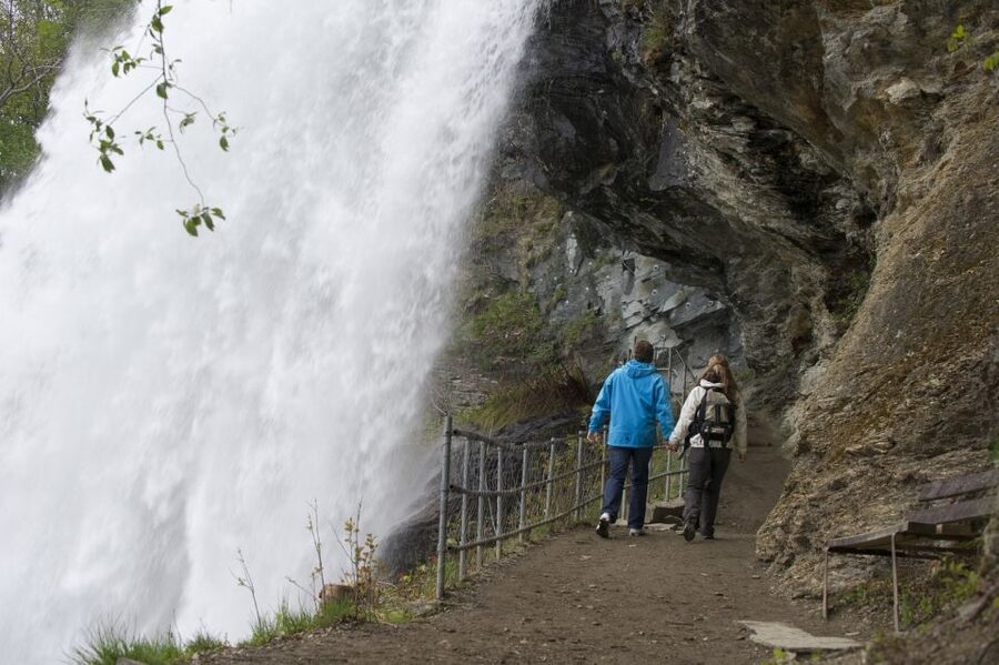 From Bergen: Private Trip to Hardangerfjord - Hardangerfjord reveals its full scale