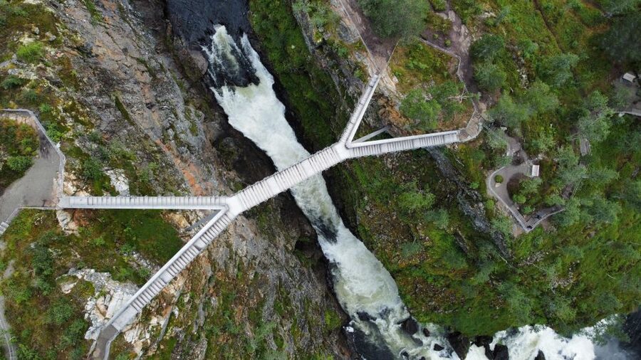 From Eidfjord: Vøringfossen Waterfall Nature Tour with Guide - Hardangervidda from the mountain plateau