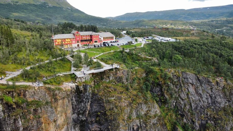 From Eidfjord: Vøringfossen Waterfall Nature Tour with Guide - What the guides add to the experience