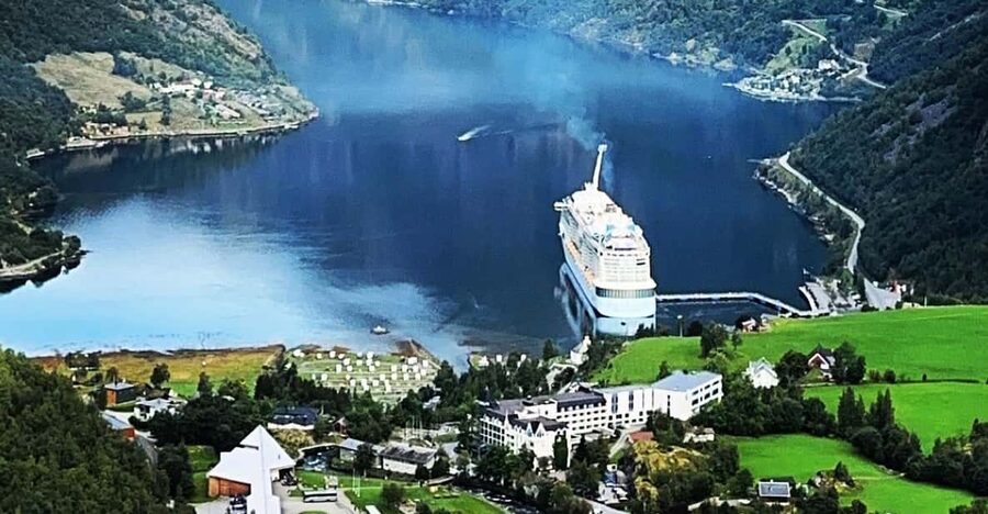 From Geiranger: Dalsnibba & Eagle Road Private Tour & Picnic - The climb to Dalsnibba Mountain