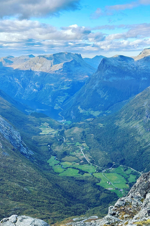 From Geiranger: Dalsnibba & Eagle Road Private Tour & Picnic - Why a private guide changes the outing