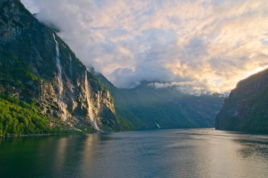 From Geiranger: Geiranger Fjord Tour with Stop in Hellesylt - Hellesylt: a 90-minute town stop