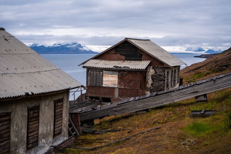 From Longyearbyen photo tour: Mysterious Barentsburg - Arriving in a town caught between eras
