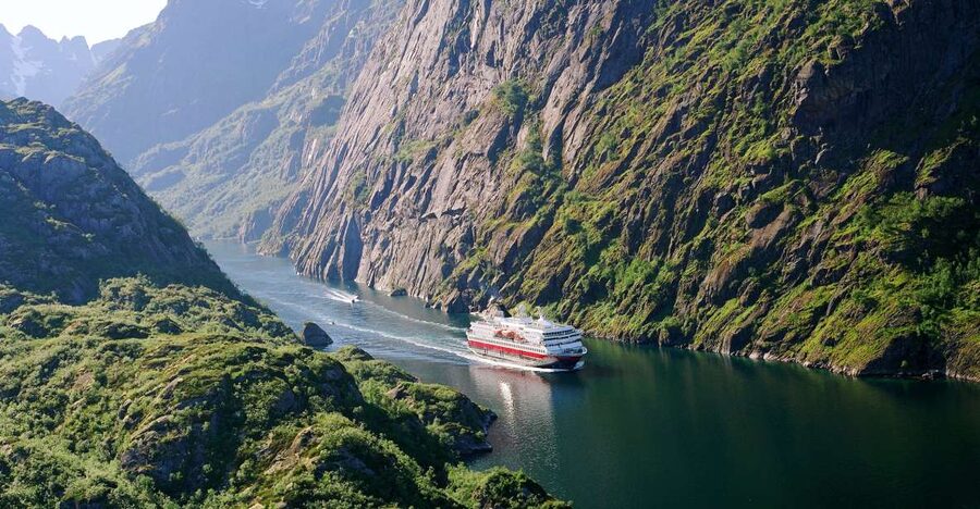 From Svolvær: Hurtigruten Cruise into Trollfjord - The 7:35 bus from Svolvær