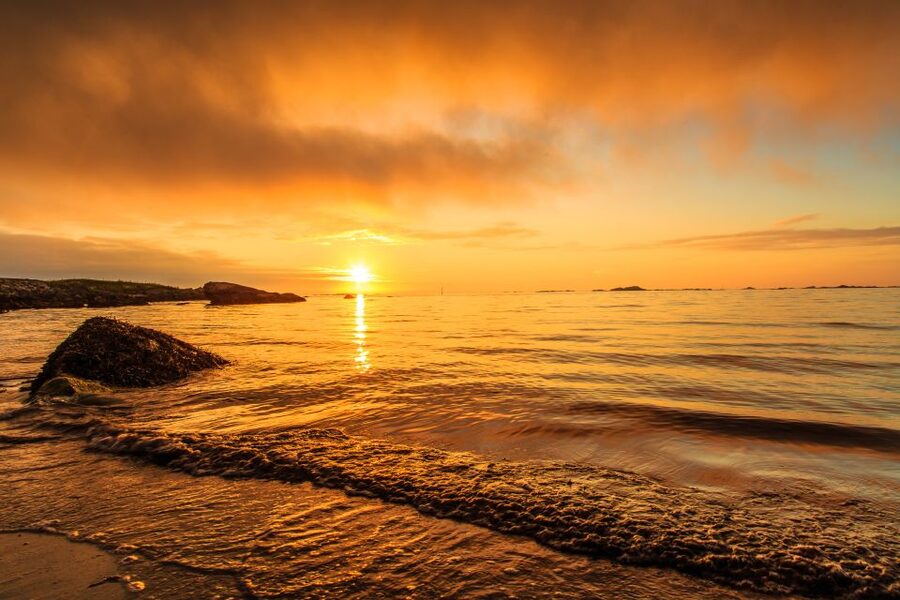From Svolvær: Midnight sun tour with a photographer - Should you book the Svolvær midnight sun tour?