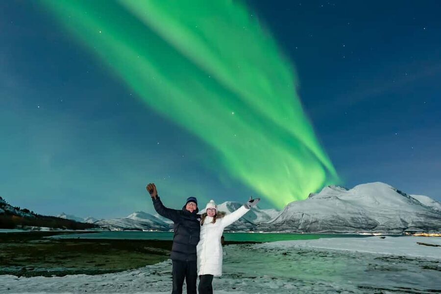 From Tromsø: Aurora Minibus Chase with Portrait and Hot Meal - What the guides add to the evening