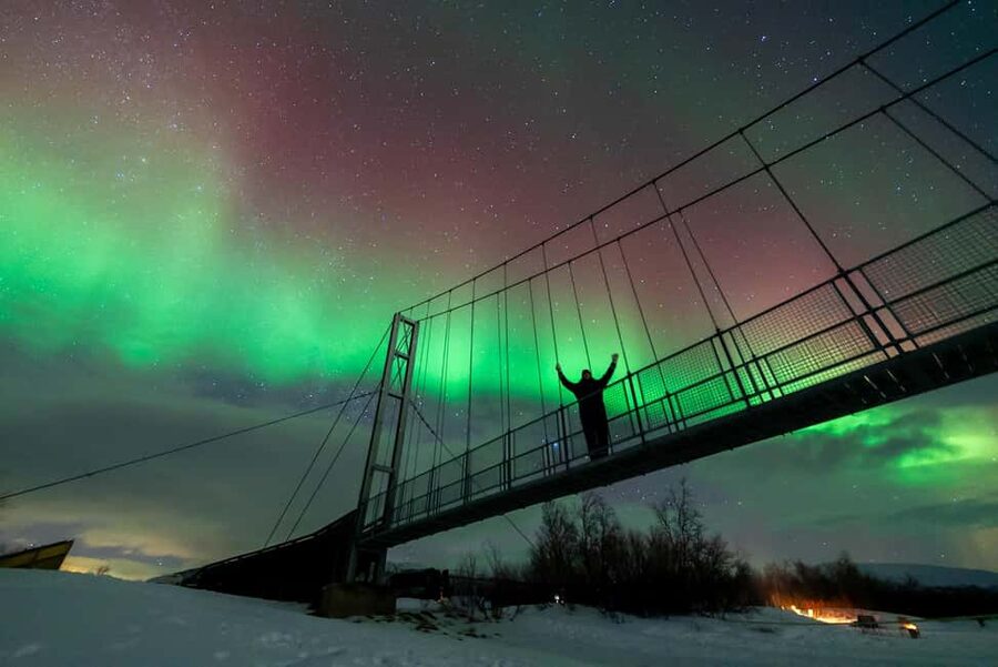 From Tromsø: Aurora Minibus Chase with Portrait and Hot Meal - Meeting at Ami Hotel at 17:45