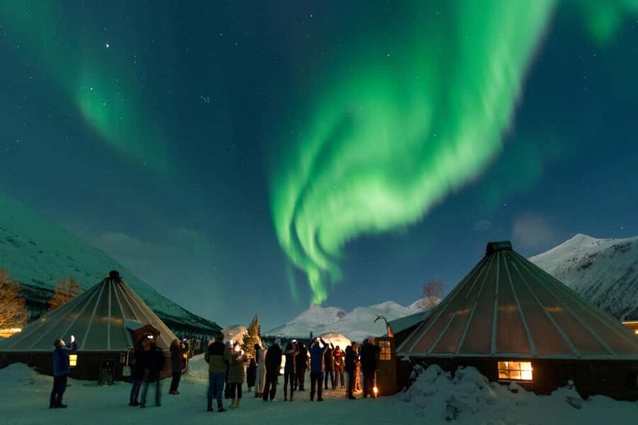 From Tromsø: Northern Lights Visit at Camp Tamok - A short aurora lesson before the walk