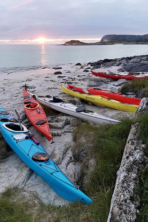 From Tromsø: Sea Kayaking Tour at Sommarøy with Transfer - An hour to see the fishing village
