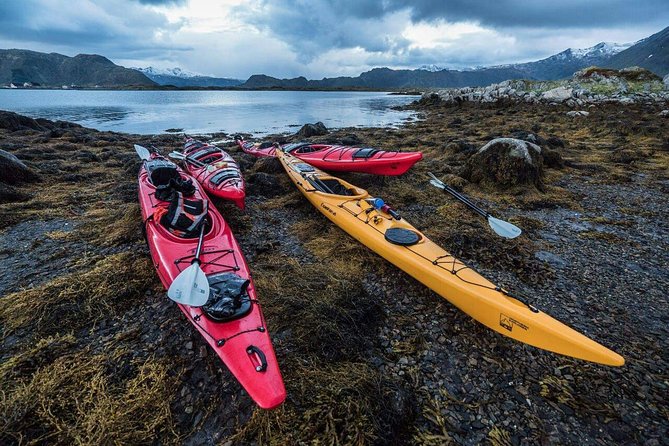 Full Day Combo Kayak and Rappel - Northern Explorer - Hiking uphill for the mountain view