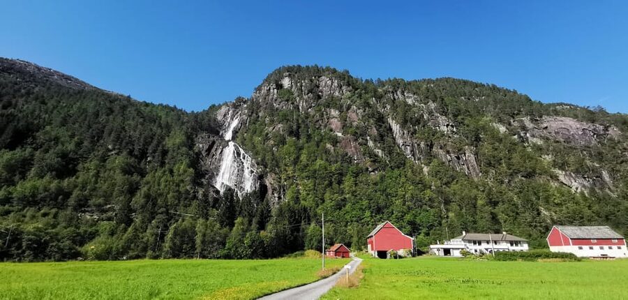 Full day private tour to Flåm - Riding the Flåmsbana to Myrdal