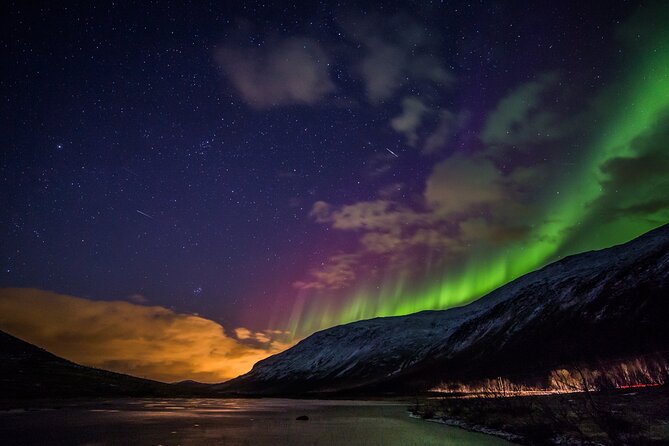 Full Night Magic of the Northern Lights in Tromso - Chasing clear skies beyond Tromsø