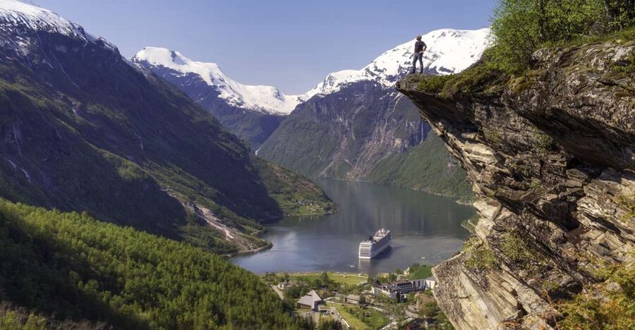 Geiranger: Bus Tour with Multilingual Audio Guide - Why a short bus ride works so well in Geiranger