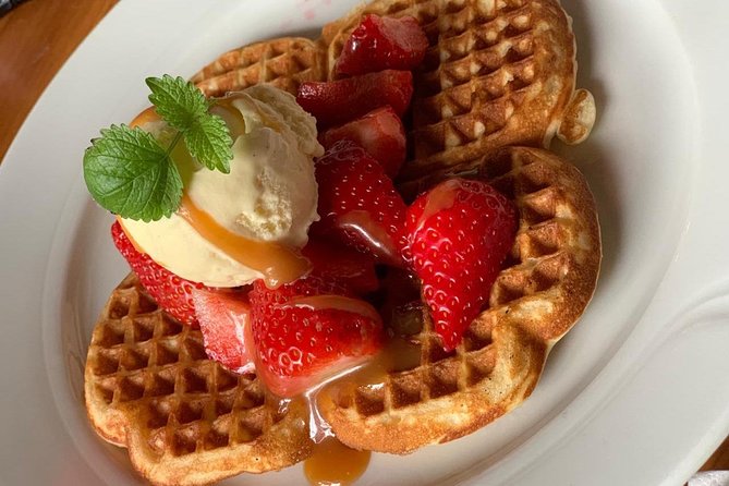 Geiranger by Royal route, 5 hours with visiting a high-mountain farm - Two hours at Westerås Restaurant