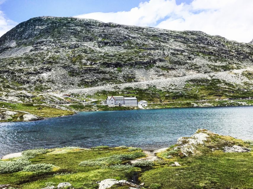 Geiranger: Dalsnibba, Flydalsjuvet, Eagle Bend & Fjords Tour - Flydalsjuvet, Geiranger’s classic first view