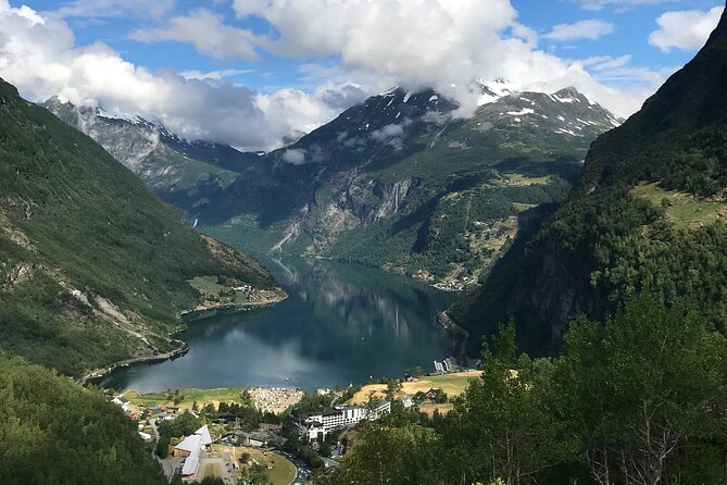 Geiranger: Excursions.no Geiranger Highlights - Flydalsjuvet: Geiranger’s Classic Camera Angle