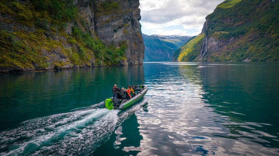 Geiranger: Guided Geirangerfjord Boat Tour - De Syv Søstre and the waterfall stops