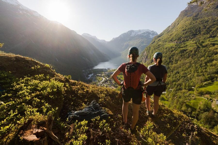 Geiranger: Rappelling tour with epic view - Starting beside the Dynamite Waterfall