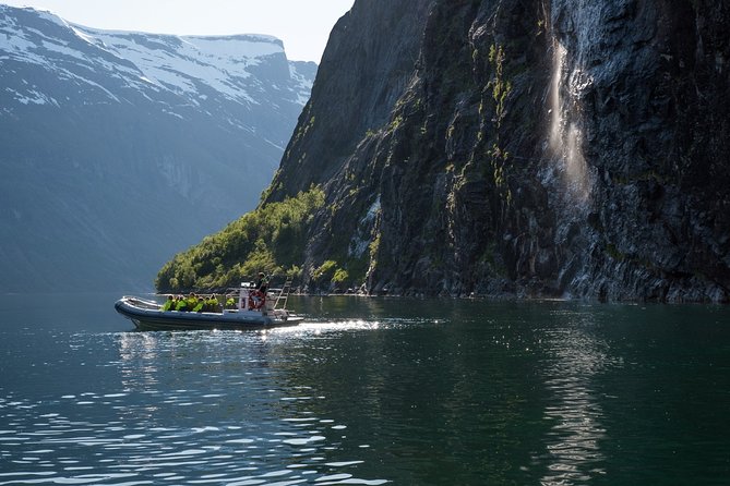 Geiranger: RIB Fjordsafari Geirangefjord - The ride toward Seven Sisters