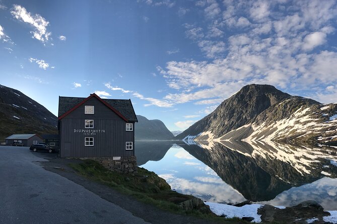 Geiranger: Sky to Fjord Downhill Biking Adventure - Traffic, safety, and the equipment question