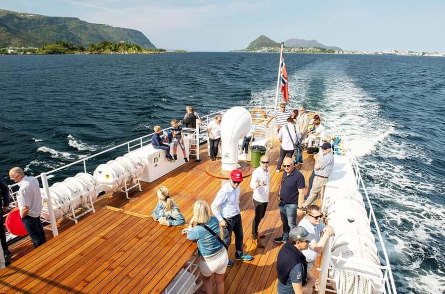 Geiranger to Ålesund Bus Tour (one way) - Why this Geiranger to Ålesund route works so well