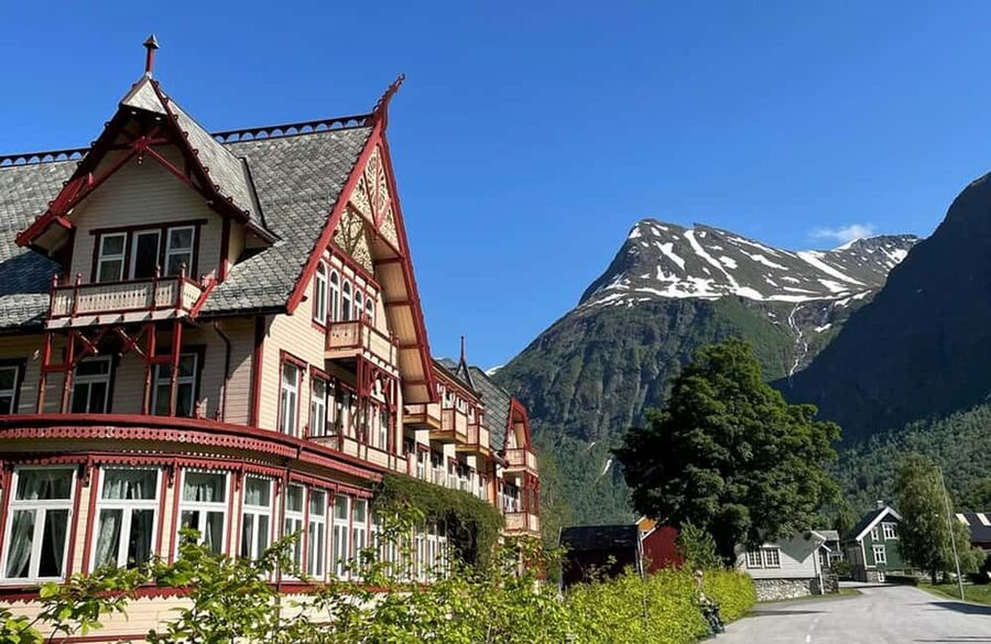 Geiranger to Ålesund Bus Tour (one way) - Eagle Road and the Ørnesvingene view