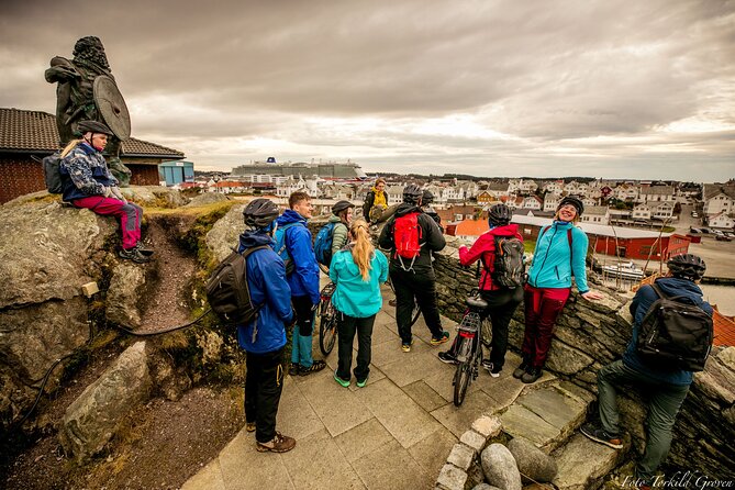 Guided EL-Bike tour in the city of Haugesund and Coastal path - Guides, explanations, and hearing the story