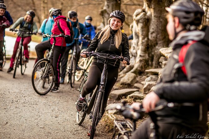 Guided EL-Bike tour in the city of Haugesund and Coastal path - The Rising Tides sculptures and Harald Hårfagre