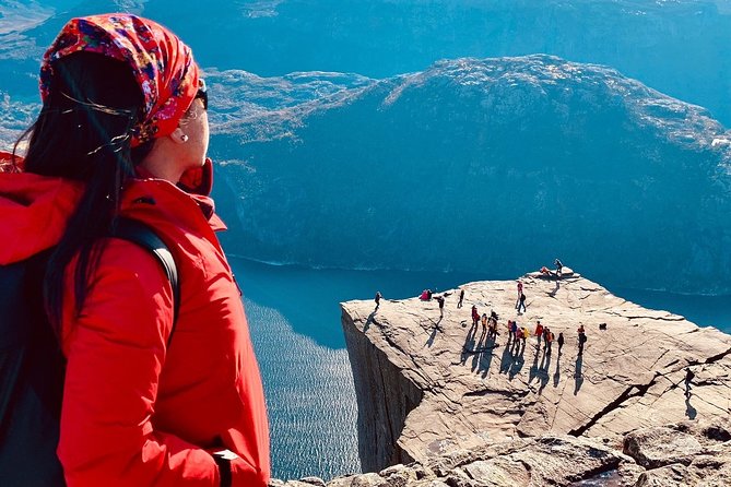 Guided hike to Pulpit Rock Preikestolen - The climb to Preikestolen requires more than ordinary sightseeing