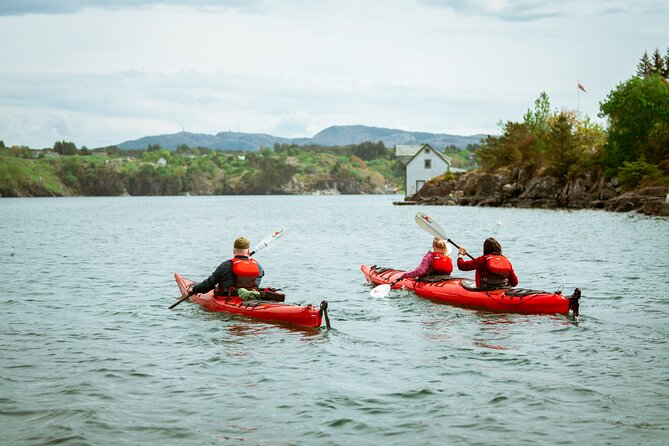 Guided Kayak Tour Bergen - Safety instruction before the first paddle