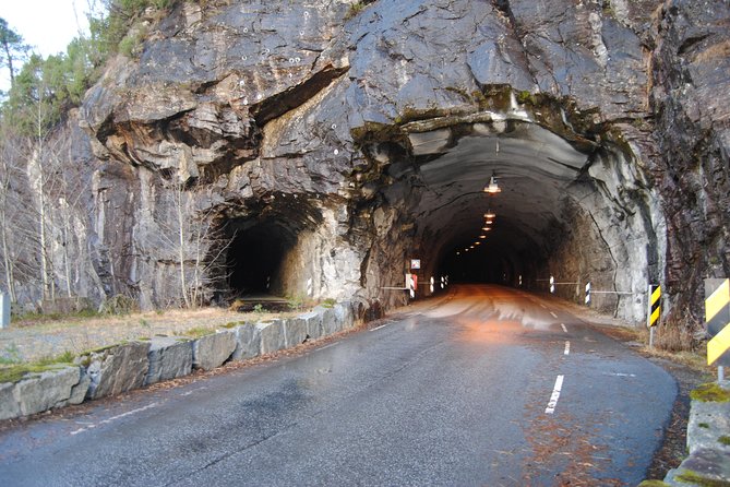 GUIDED TOUR: Secrets of the Fjords - the Osterfjord and Mo, 6.5 hours - Mostraumen, where the water narrows