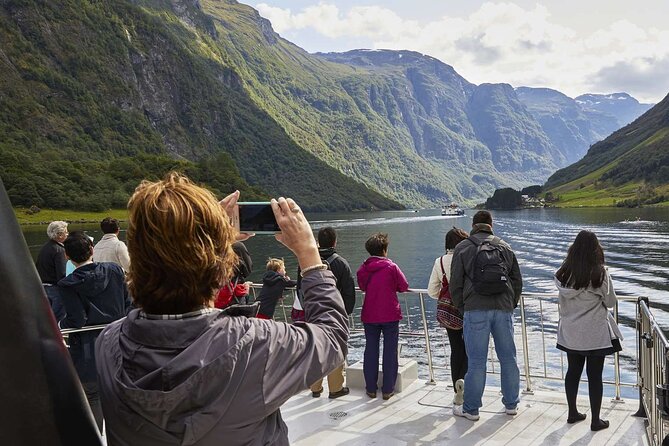 Guided Tour To Nærøyfjorden, Flåm And Stegastein - Viewpoint Cruise - What the 11-hour schedule feels like